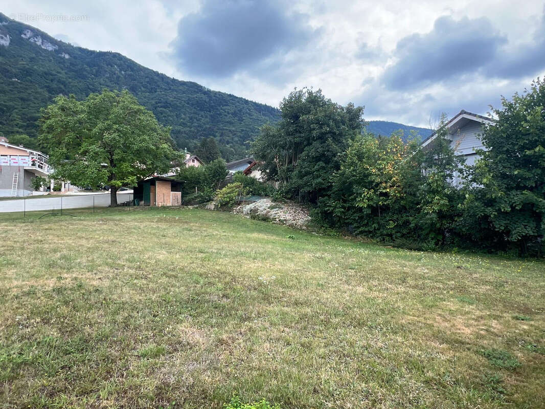 Terrain à COLLONGES-SOUS-SALEVE