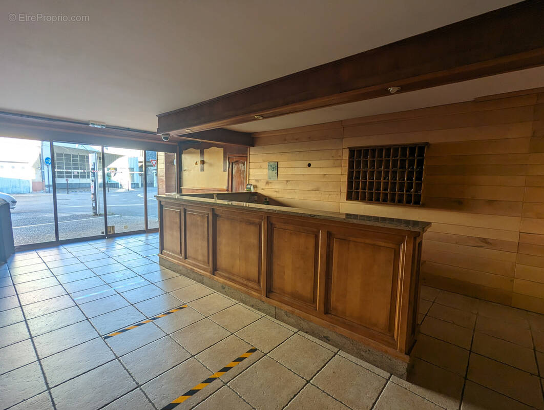 Commerce à SAINT-GENIEZ-D&#039;OLT