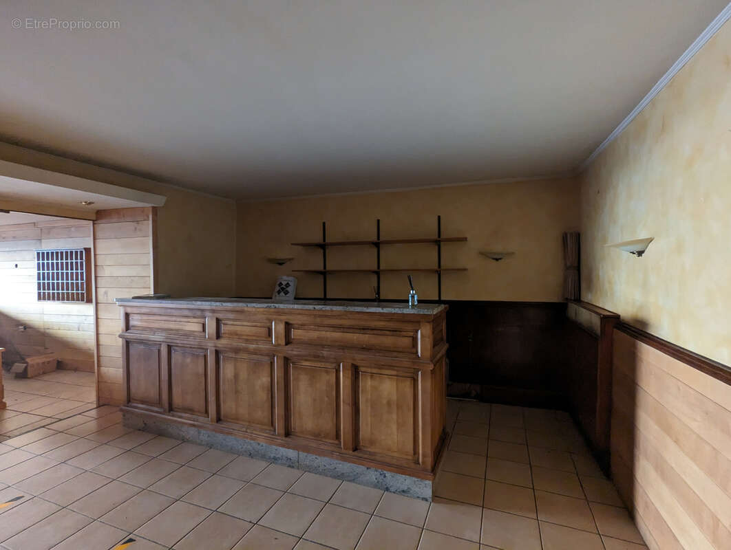 Commerce à SAINT-GENIEZ-D&#039;OLT