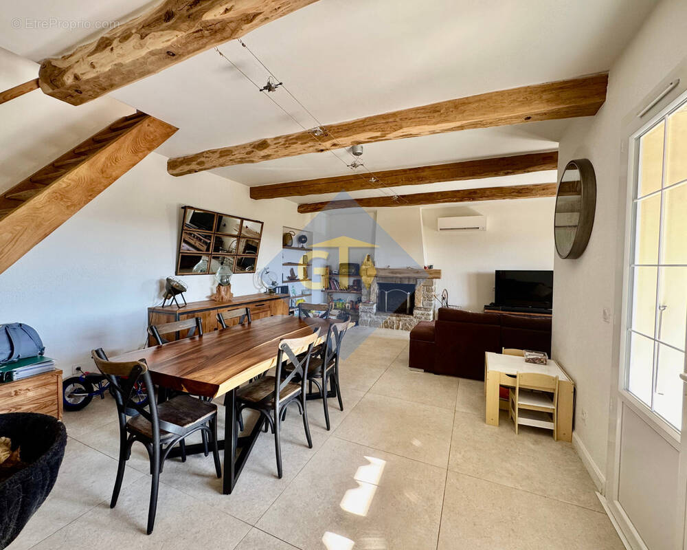 Maison à LAUDUN-L&#039;ARDOISE