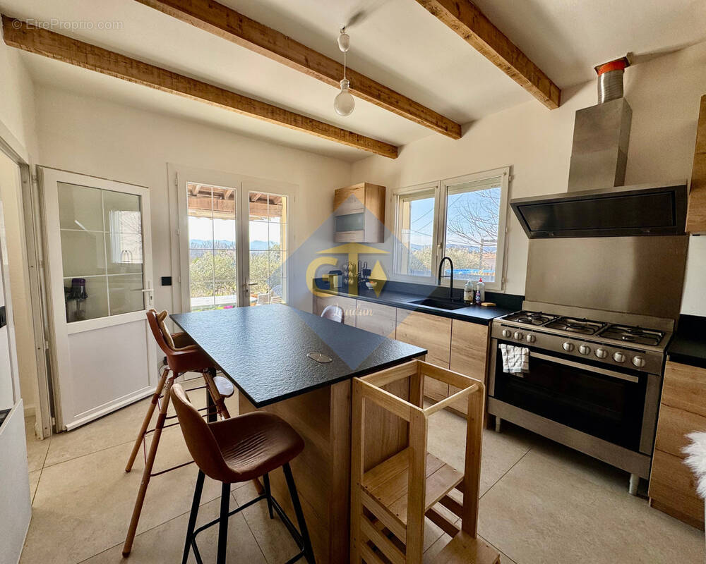 Maison à LAUDUN-L&#039;ARDOISE