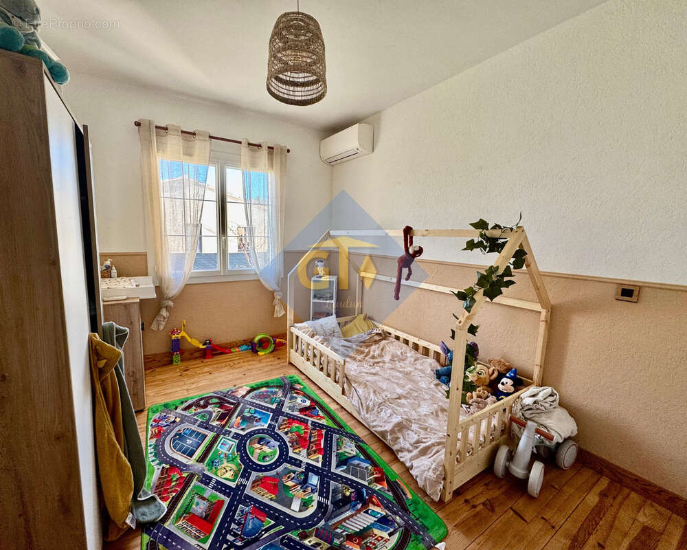 Maison à LAUDUN-L&#039;ARDOISE