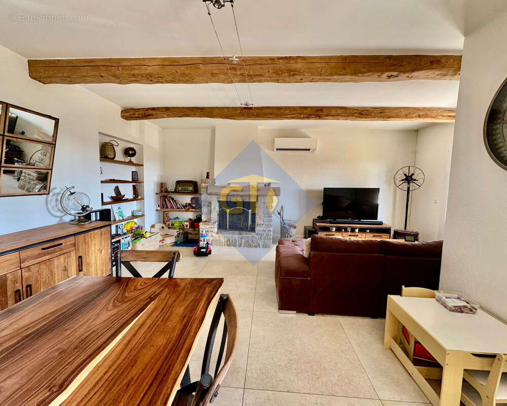 Maison à LAUDUN-L&#039;ARDOISE