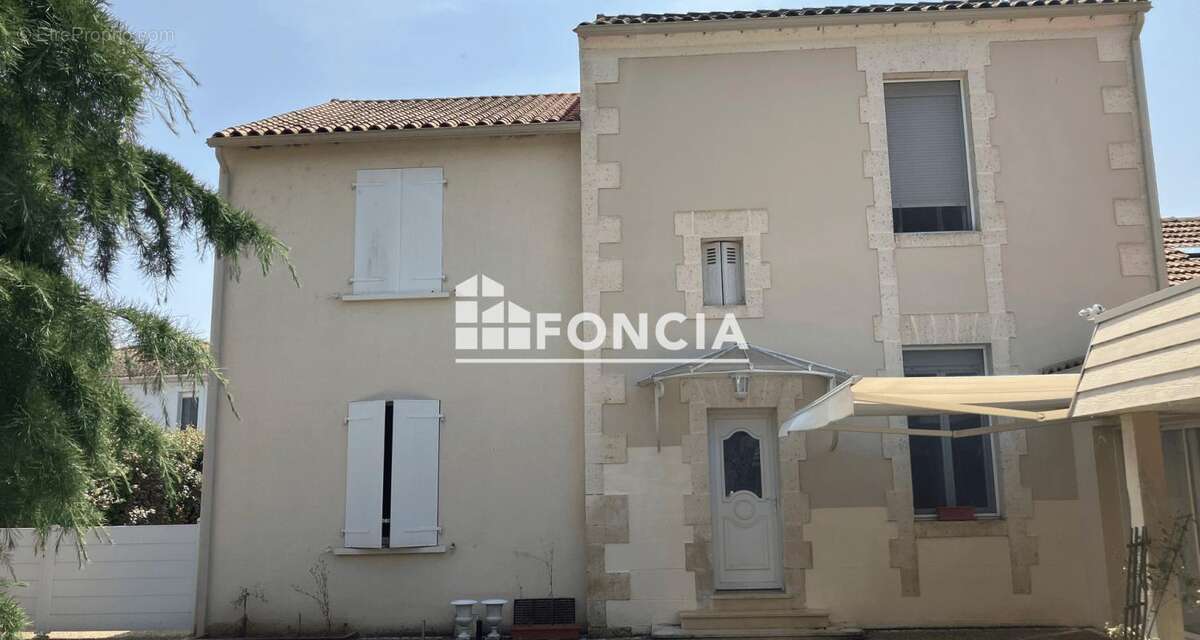 Maison à SAINT-YRIEIX-SUR-CHARENTE