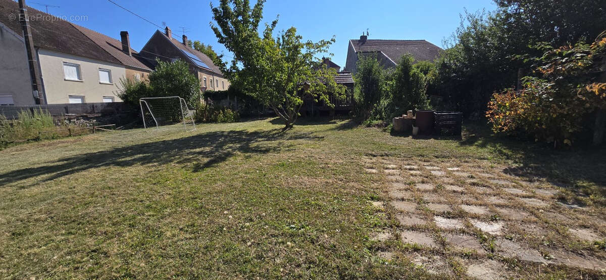 Maison à BEAUJEU-SAINT-VALLIER-PIERREJUX-ET-QUITTEUR