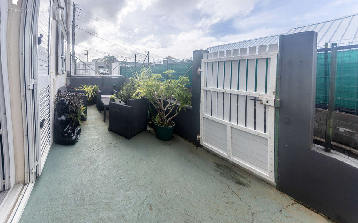 Commerce à PETITE-ILE