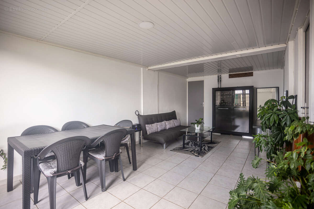 Commerce à PETITE-ILE