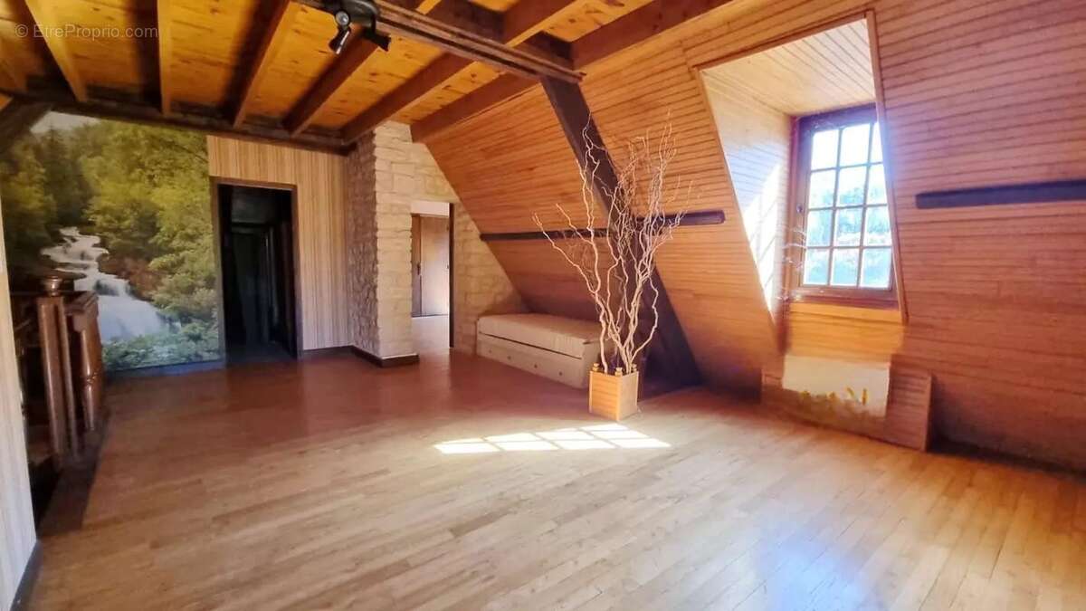 Maison à MILHAC-D&#039;AUBEROCHE