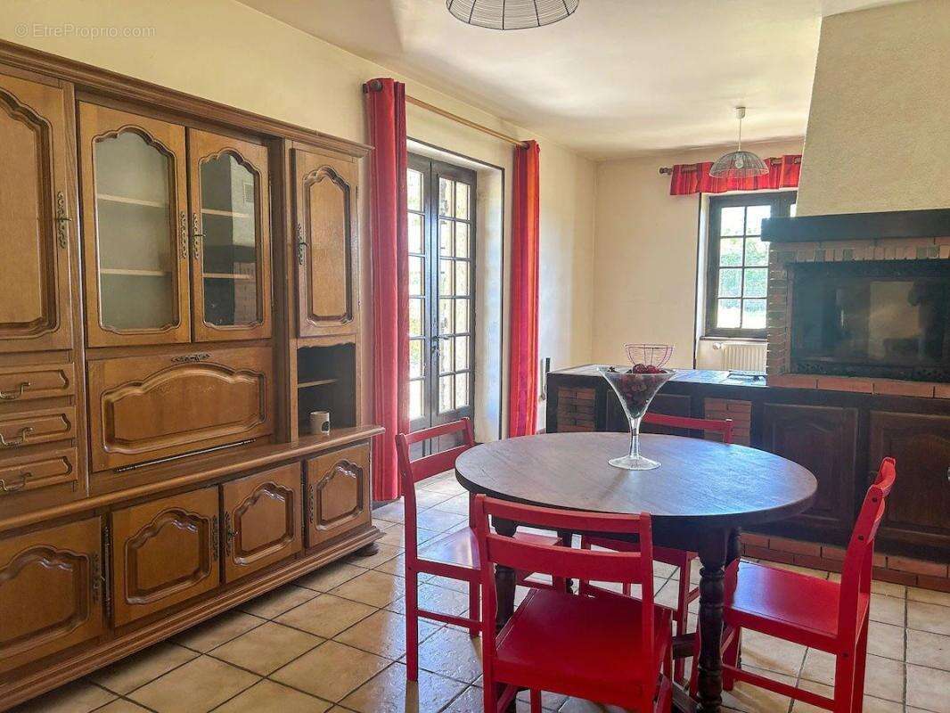 Maison à MILHAC-D&#039;AUBEROCHE