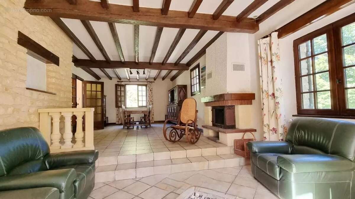 Maison à MILHAC-D&#039;AUBEROCHE