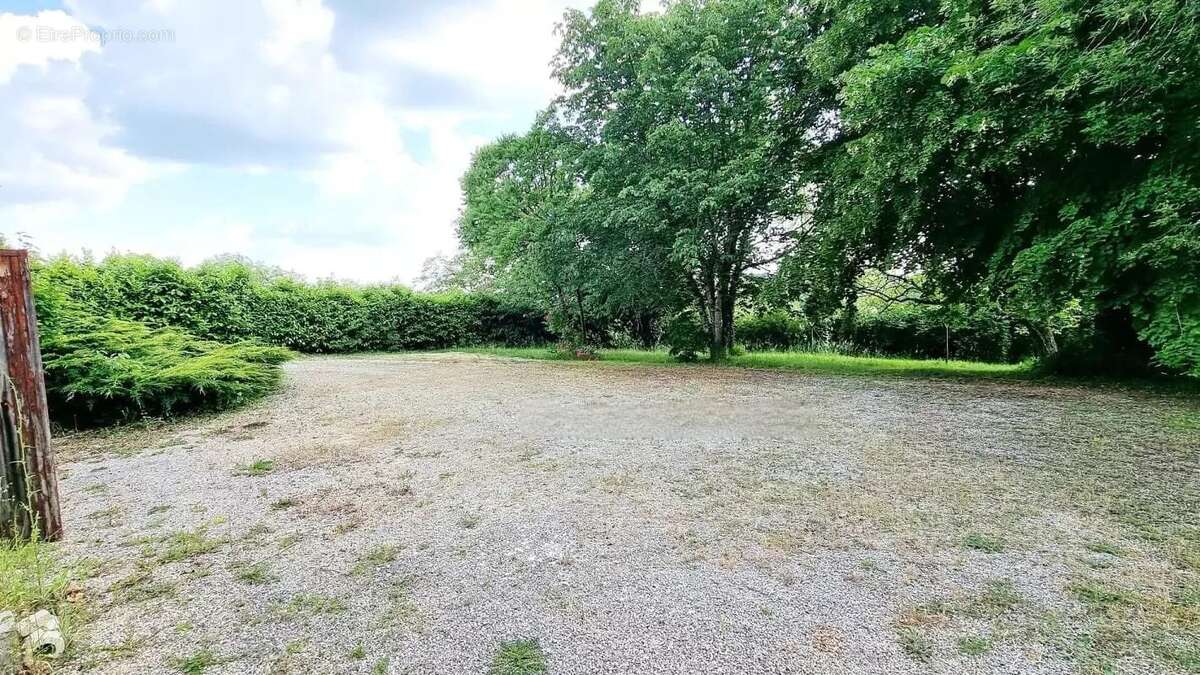 Maison à MILHAC-D&#039;AUBEROCHE