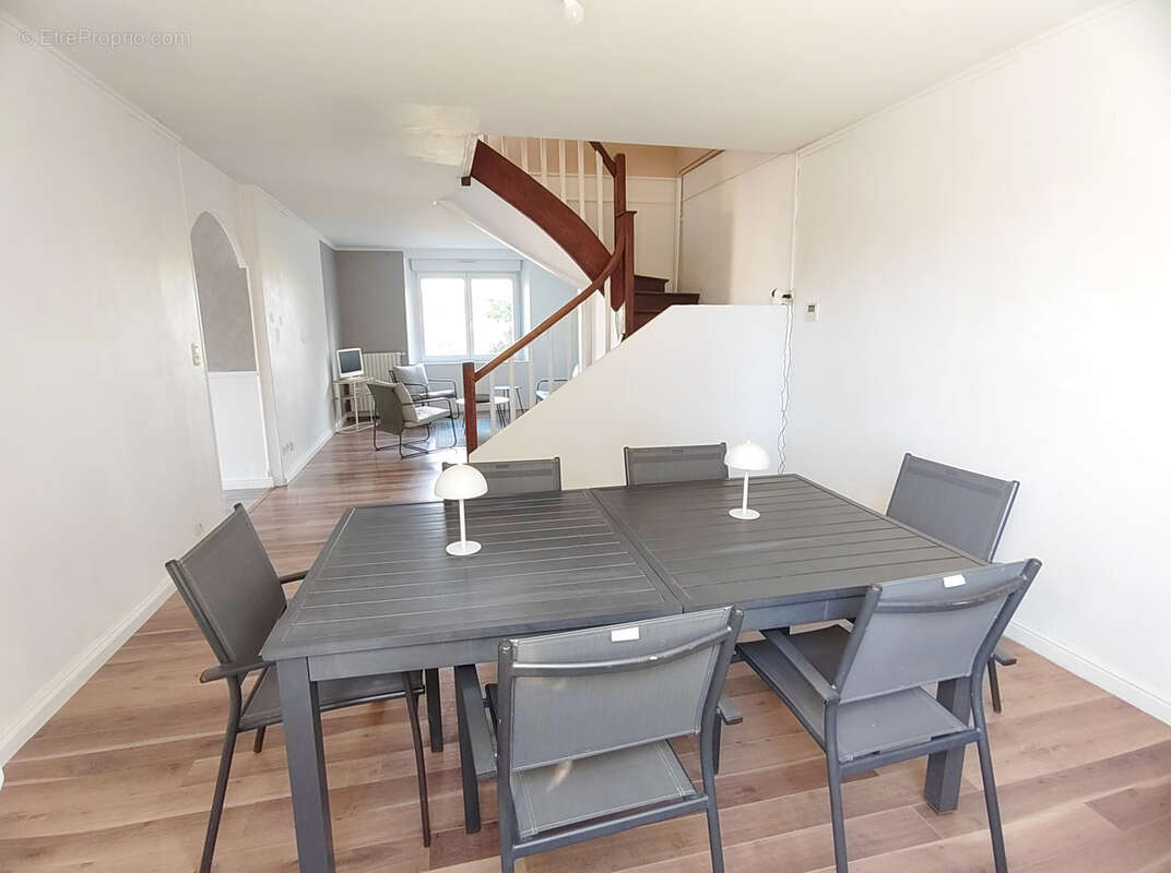 Maison à LABRUGUIERE