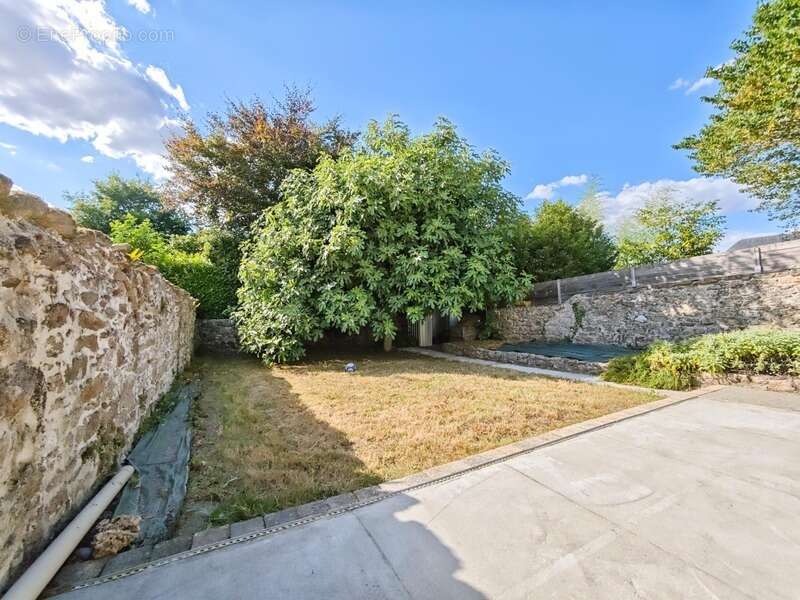 Maison à SAINT-LAURENT-SUR-SEVRE