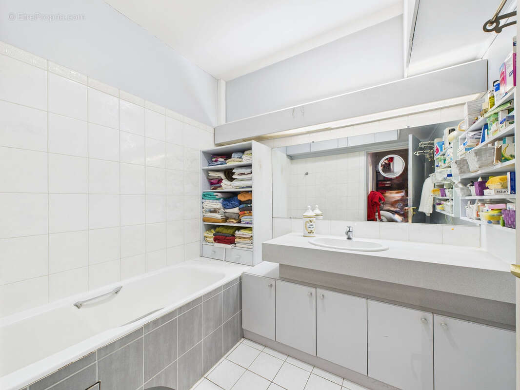 Appartement à LEVALLOIS-PERRET