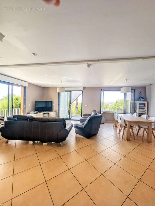 Maison à COMPS-LA-GRAND-VILLE