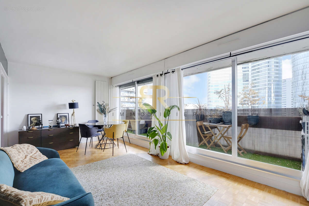Appartement à COURBEVOIE