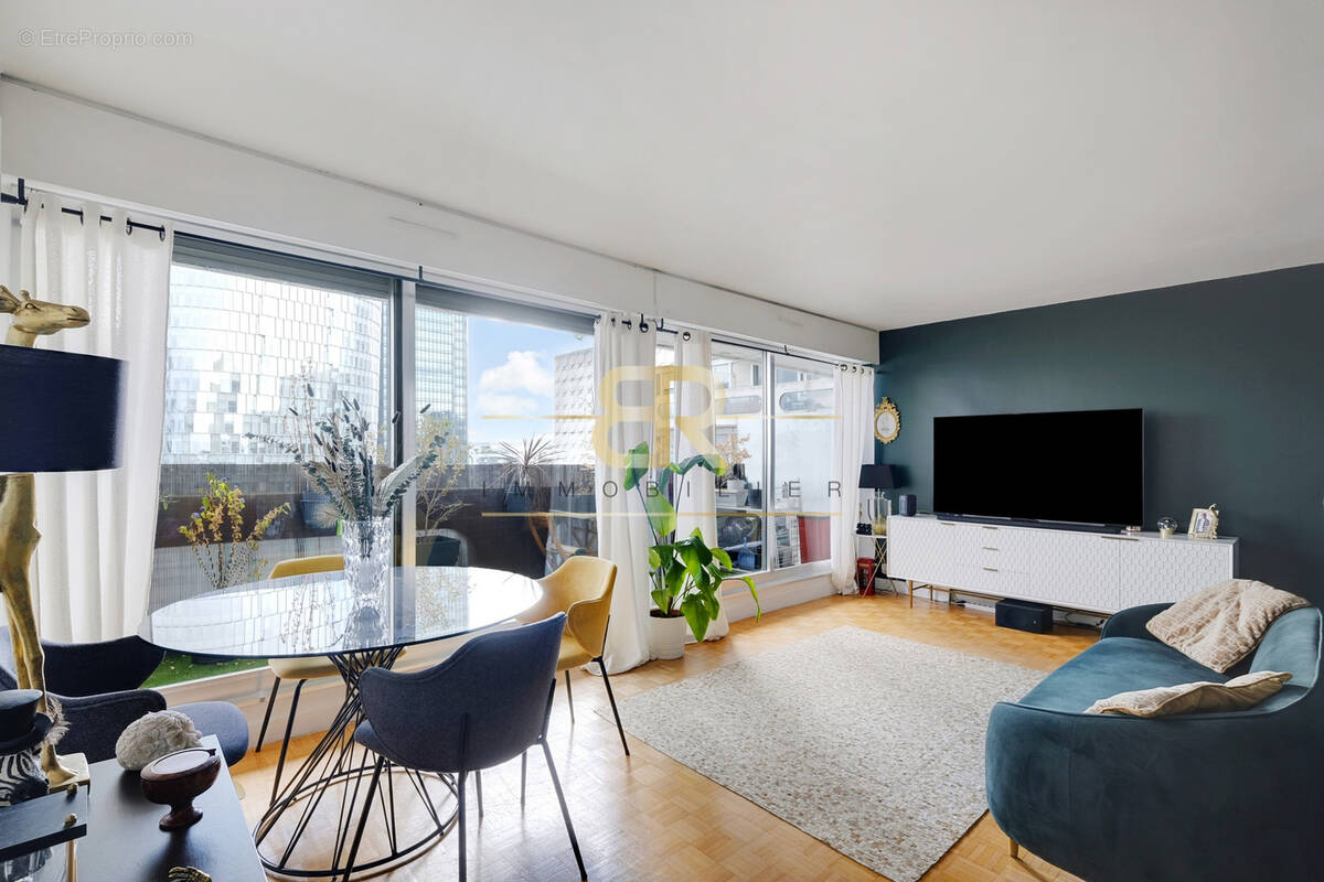 Appartement à COURBEVOIE