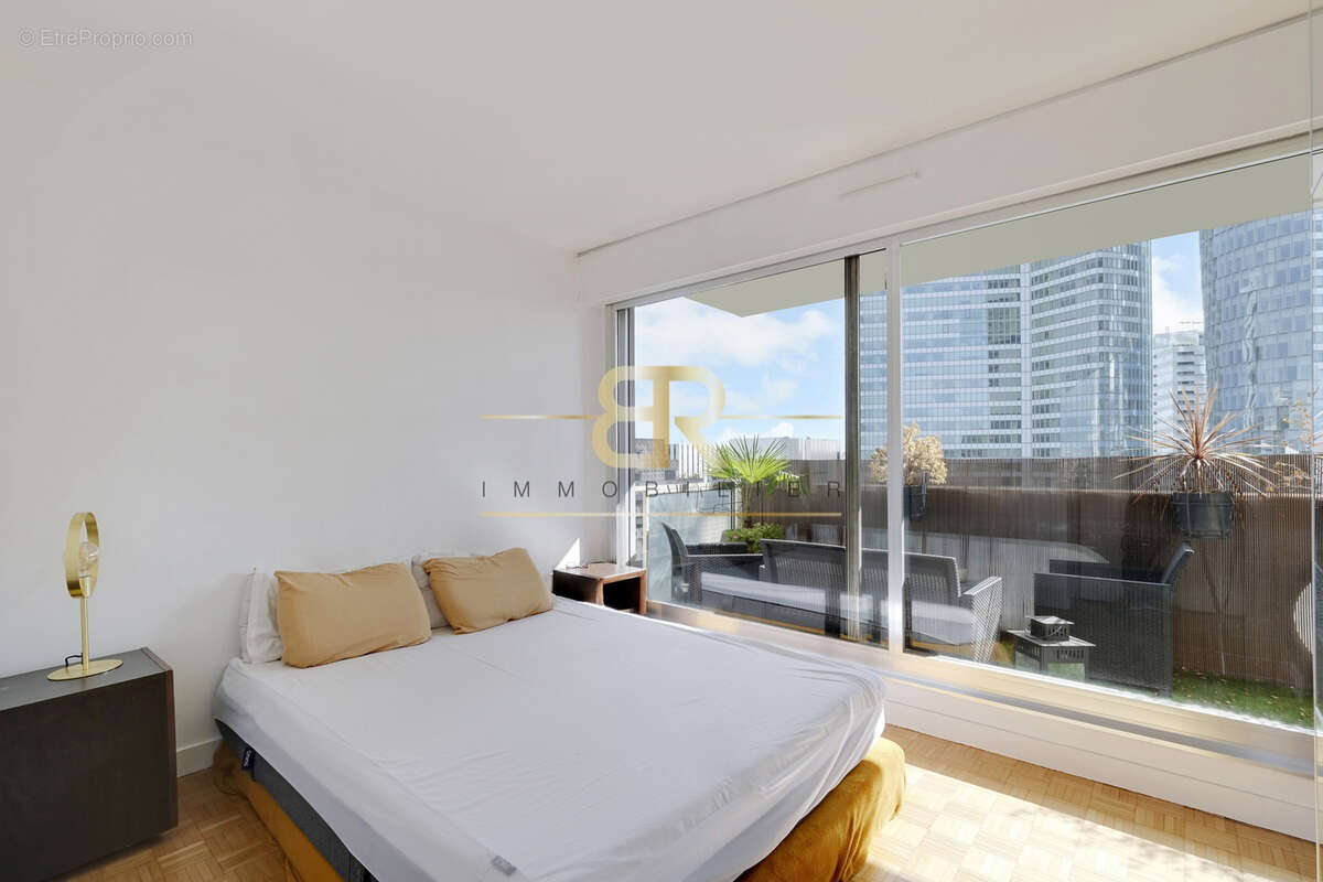 Appartement à COURBEVOIE