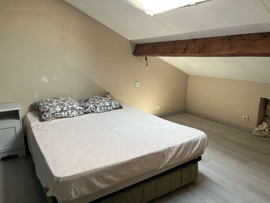 Maison à LE CHAMBON-FEUGEROLLES