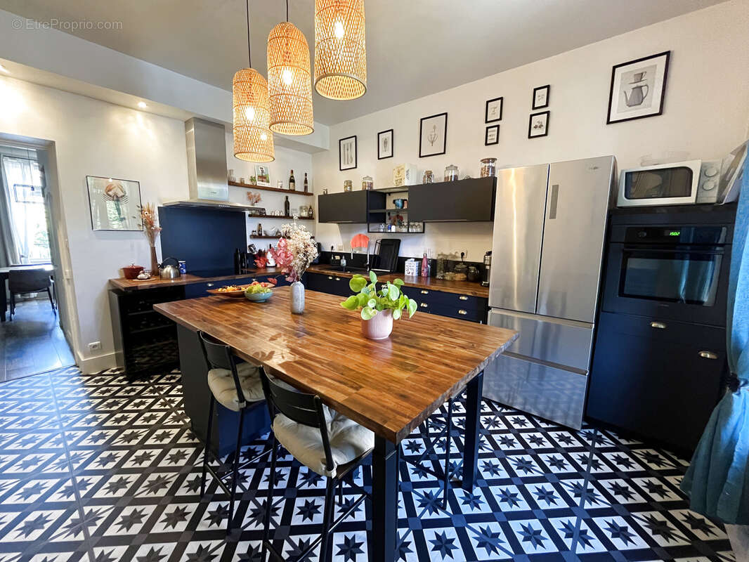 Maison à LE CHAMBON-FEUGEROLLES