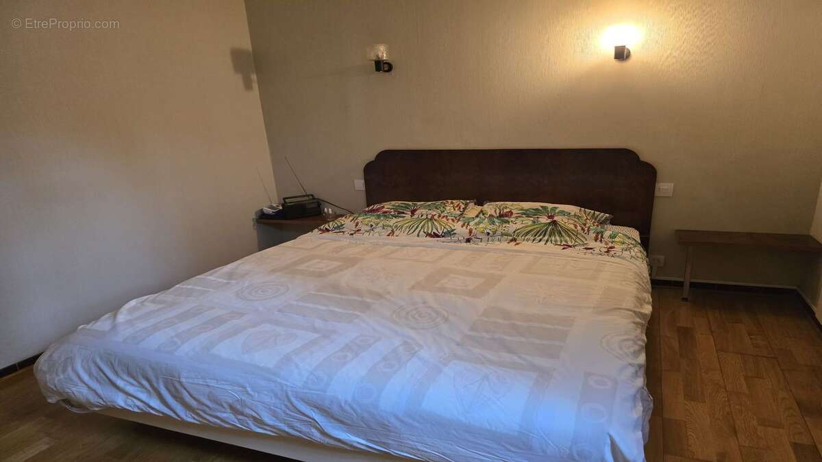 Maison à LES ISSAMBRES