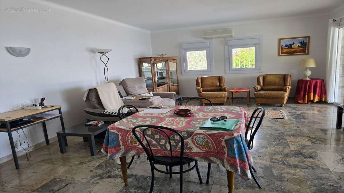 Maison à LES ISSAMBRES