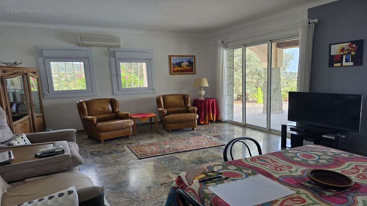 Maison à LES ISSAMBRES