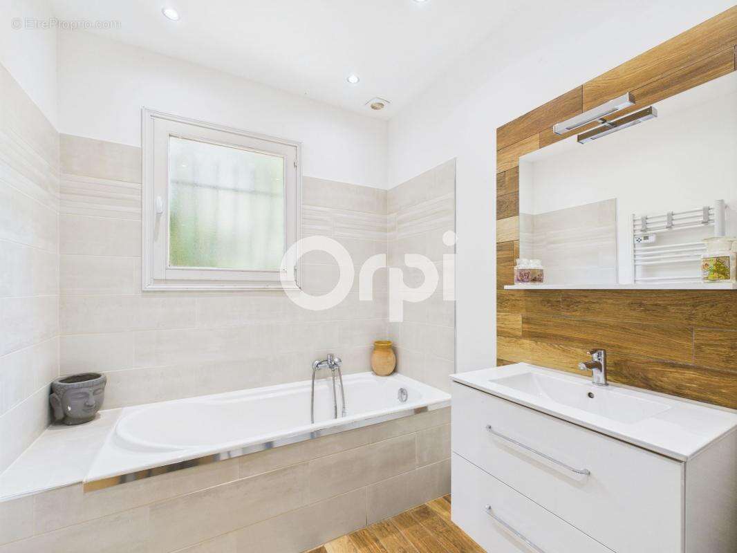 Maison à SAINT-PAUL-EN-FORET