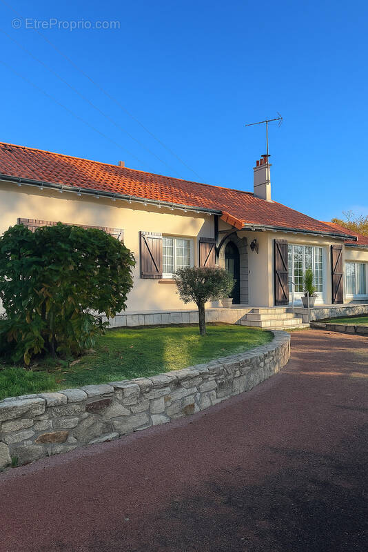 Maison à VENDRENNES