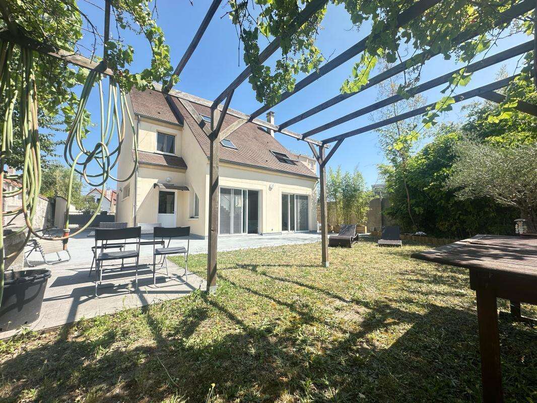 Maison à SAINT-MAUR-DES-FOSSES