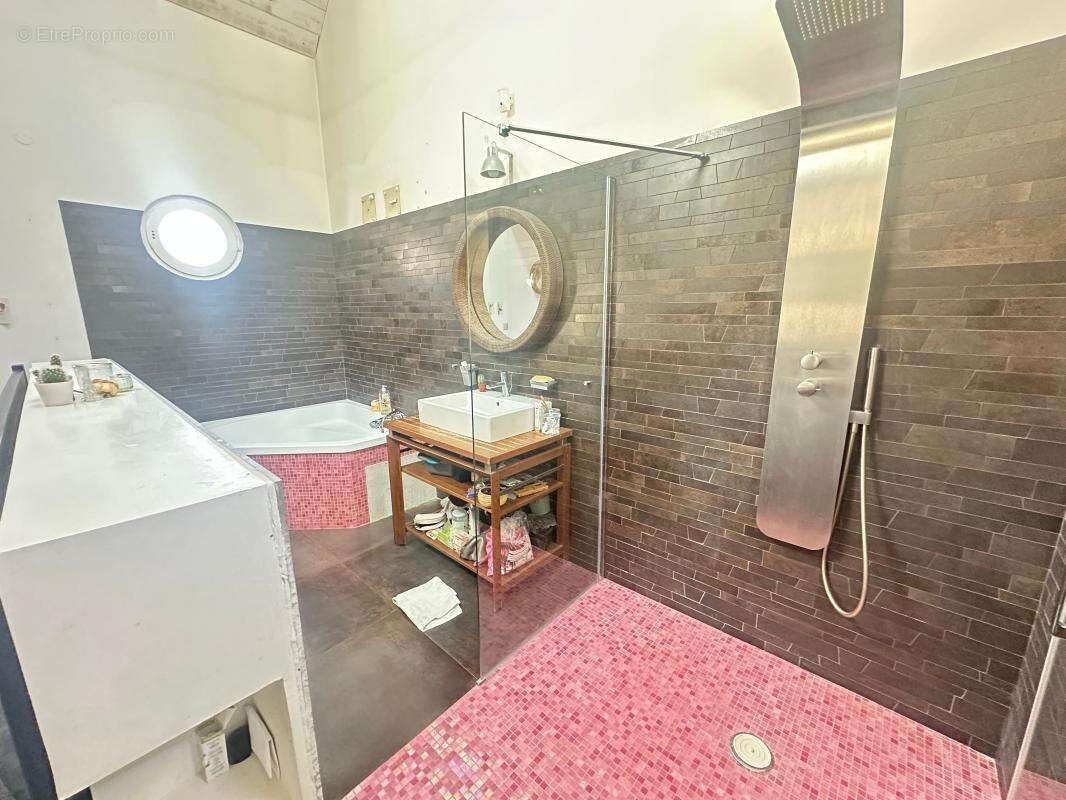 Maison à SAINT-MAUR-DES-FOSSES