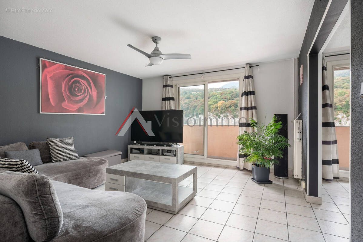 Appartement à FONTAINE