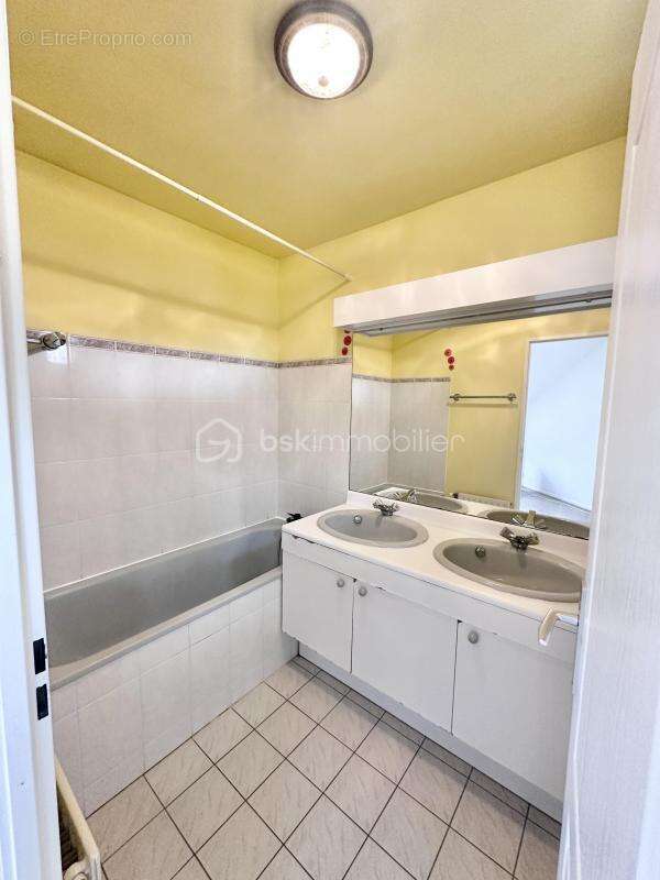 Maison à SAVIGNY-LE-TEMPLE