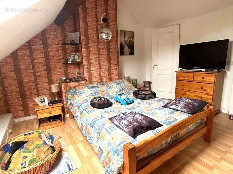 Maison à VILLENEUVE-SUR-YONNE