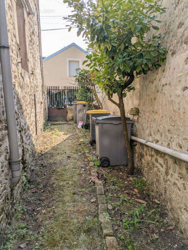 Maison à OINVILLE-SUR-MONTCIENT