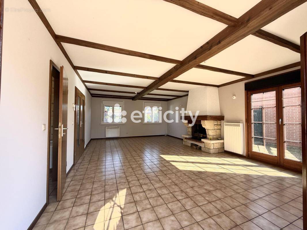 Maison à LA CHAPELLE-D&#039;ARMENTIERES