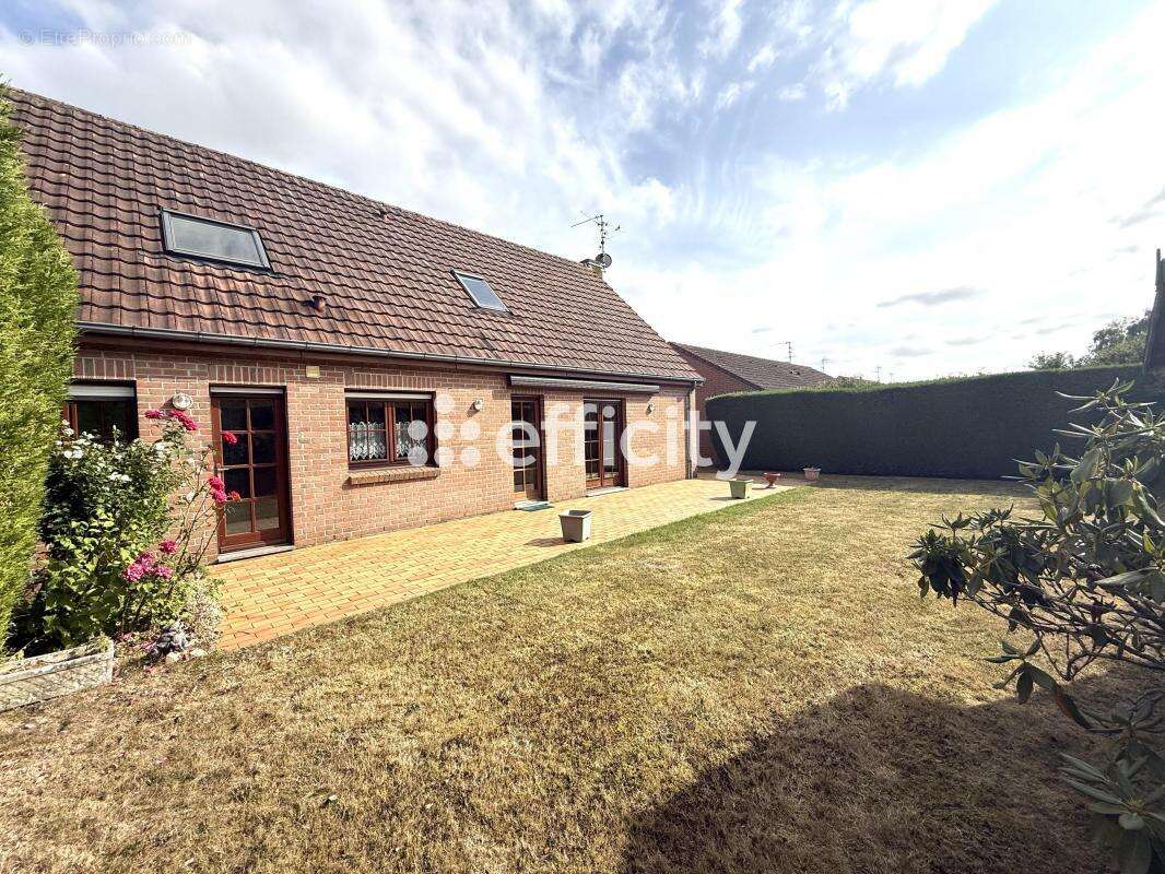 Maison à LA CHAPELLE-D&#039;ARMENTIERES