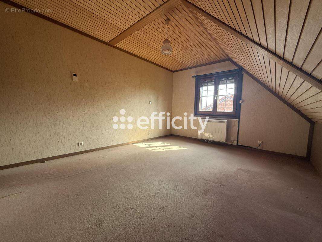 Maison à LA CHAPELLE-D&#039;ARMENTIERES