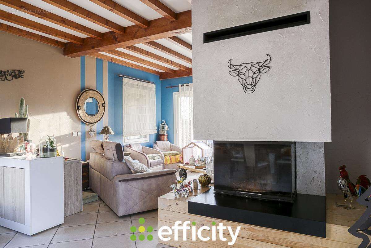 Maison à MONSTEROUX-MILIEU