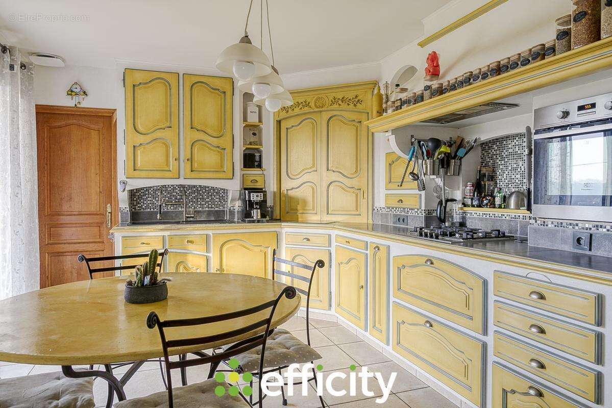 Maison à MONSTEROUX-MILIEU