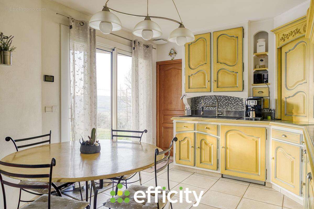 Maison à MONSTEROUX-MILIEU