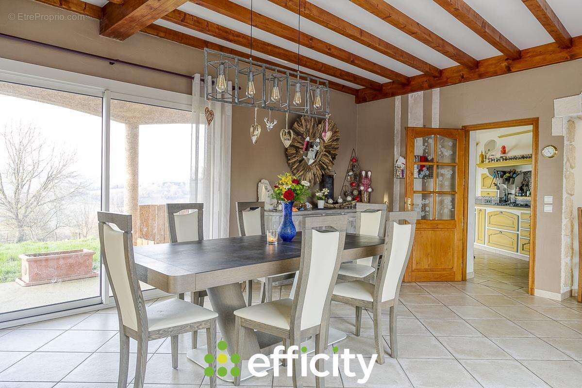 Maison à MONSTEROUX-MILIEU