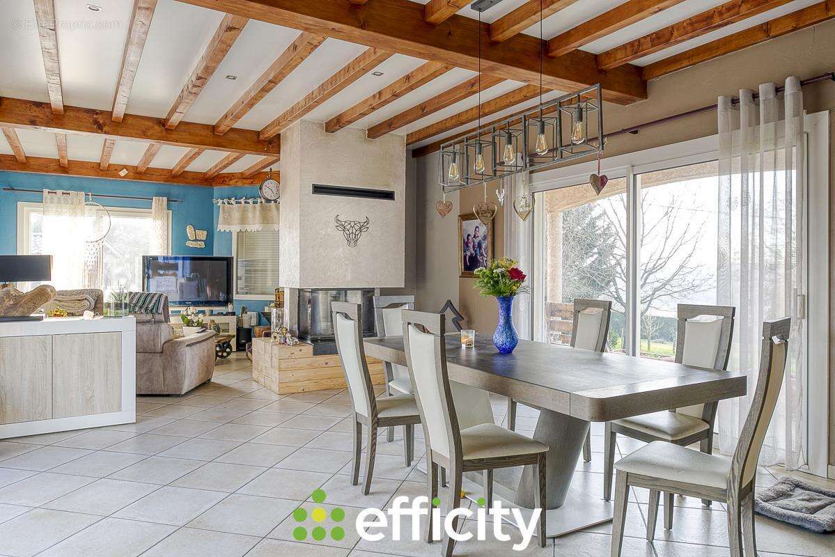 Maison à MONSTEROUX-MILIEU