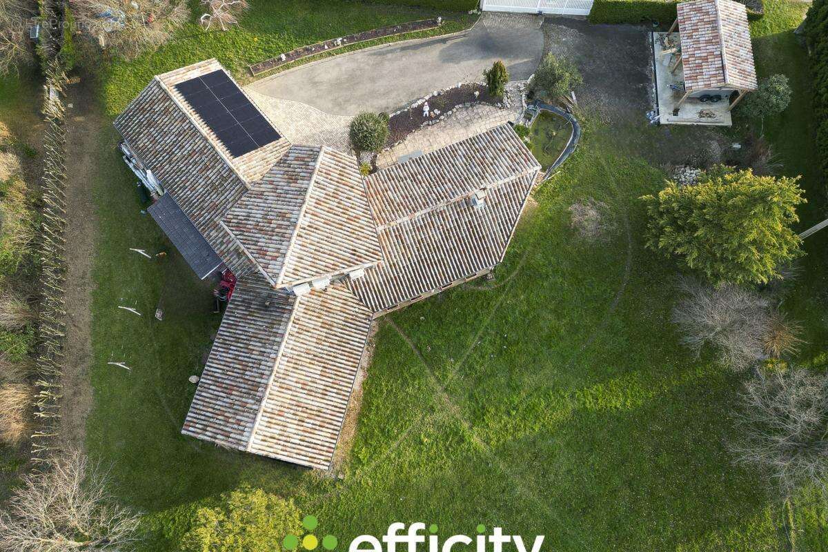 Maison à MONSTEROUX-MILIEU