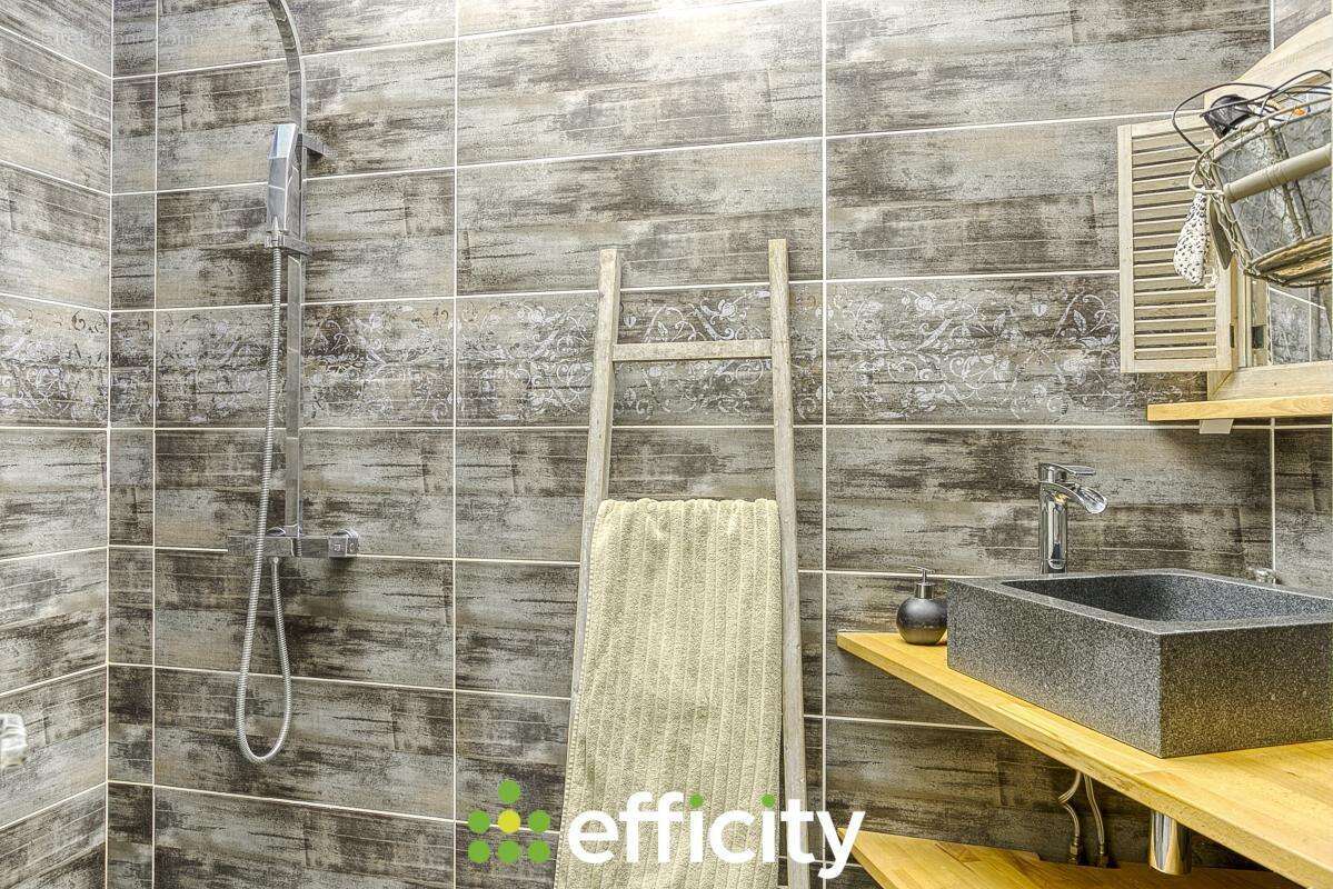 Maison à MONSTEROUX-MILIEU