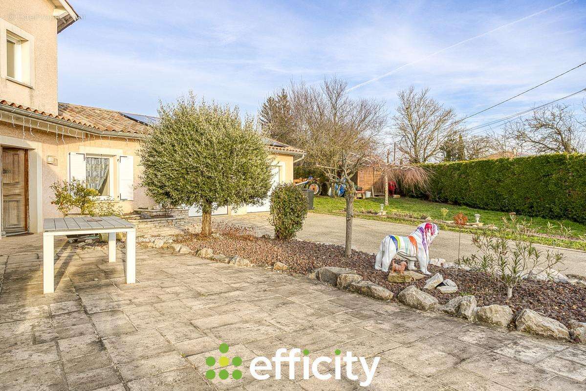 Maison à MONSTEROUX-MILIEU