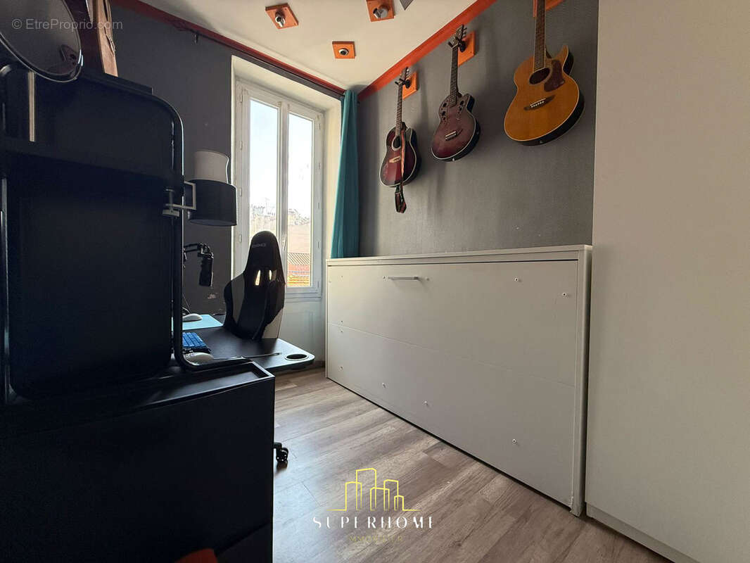 Appartement à MARSEILLE-1E