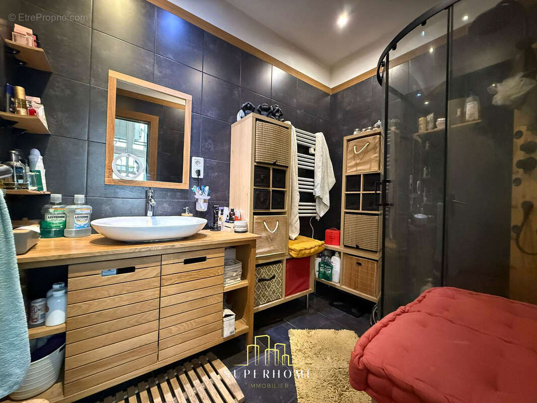 Appartement à MARSEILLE-1E