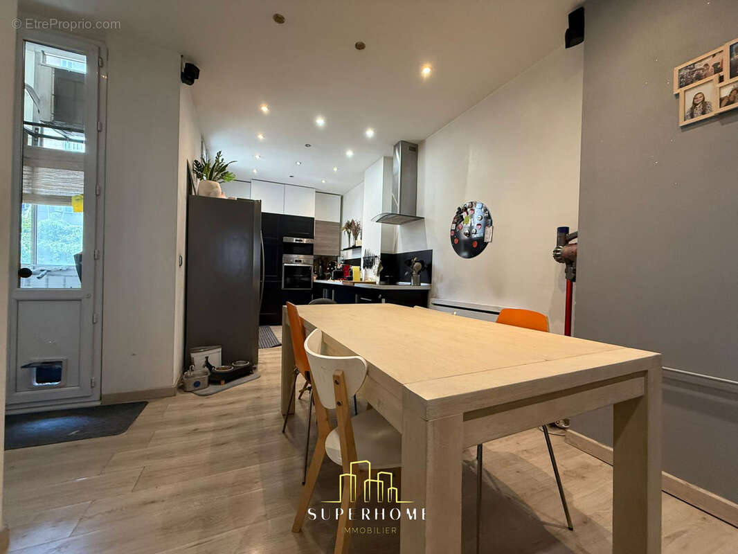 Appartement à MARSEILLE-1E