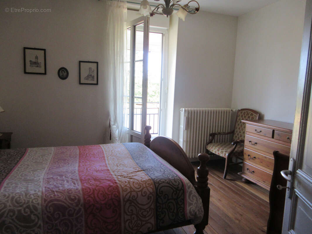 Maison à LE PONT-CHRETIEN-CHABENET